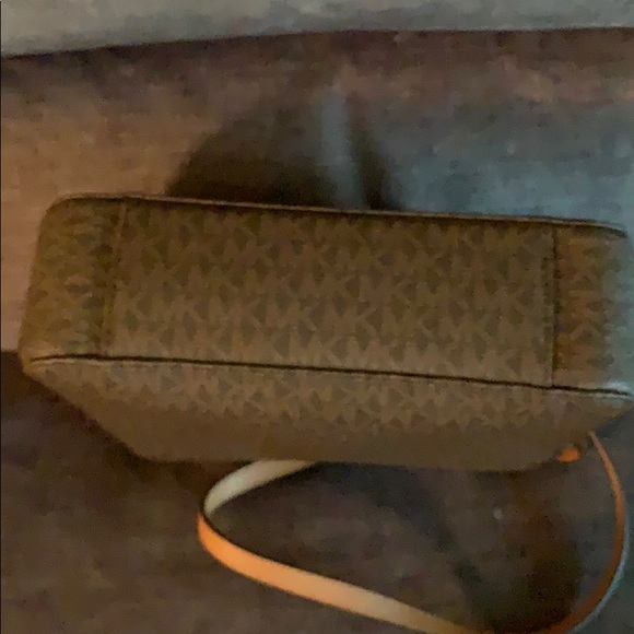 Michael Kors Signature Handbag And Wristlet - Picture 6 of 7